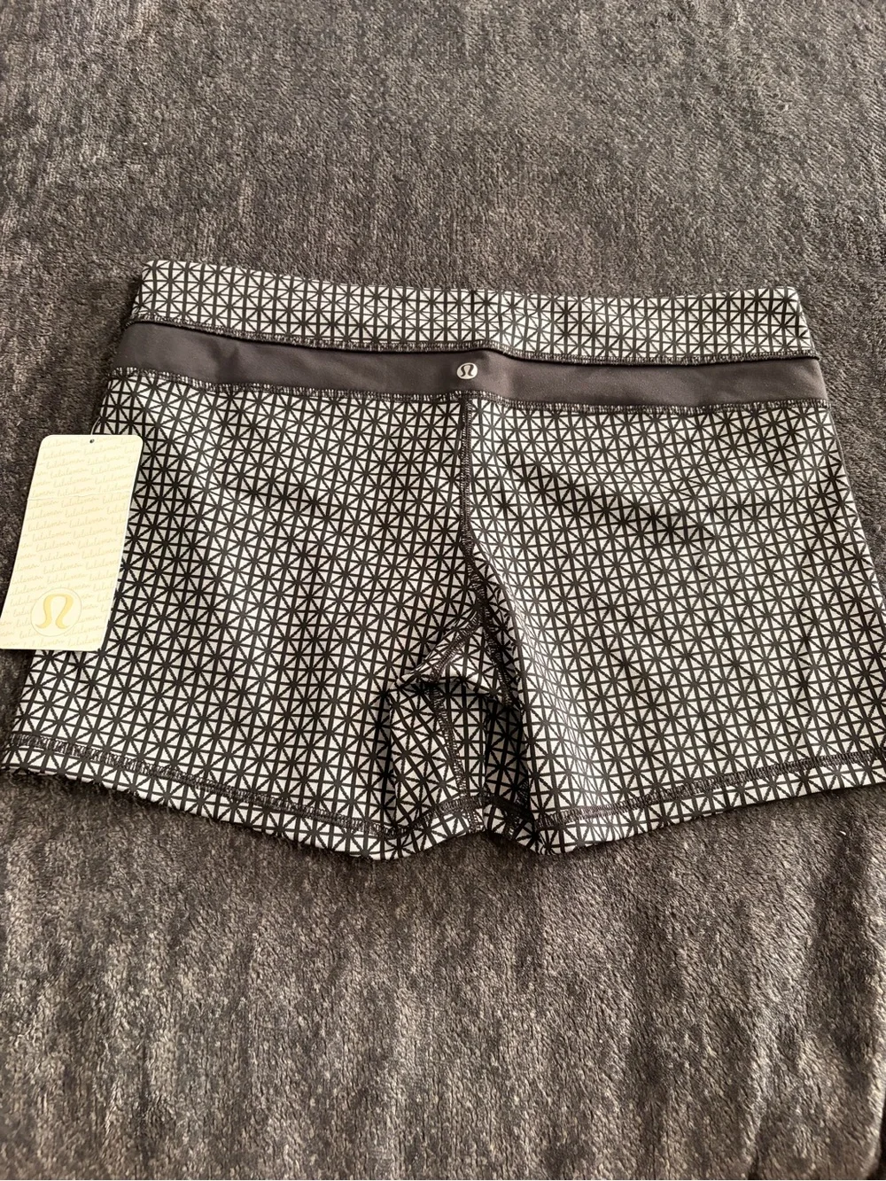 Lululemon Groove Short *Full-On Luon (Regular) Tri Geo Silver Spoon Black / Blac